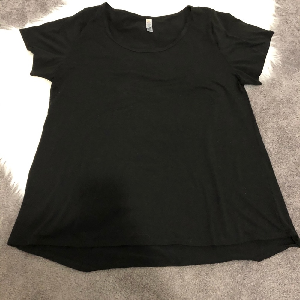NWOT. Lularoe black tee. XL